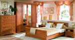 Спалня по поръчка с четирикрилен гардероб с огледала на две от вратите и шкафове отдолу 185-2618